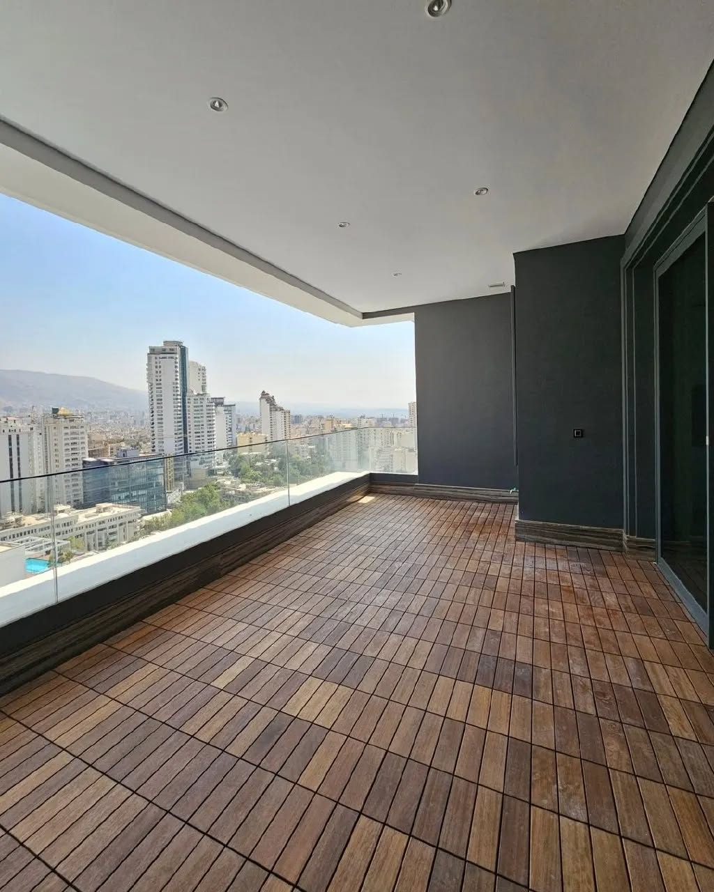 تراس با نمای شهری